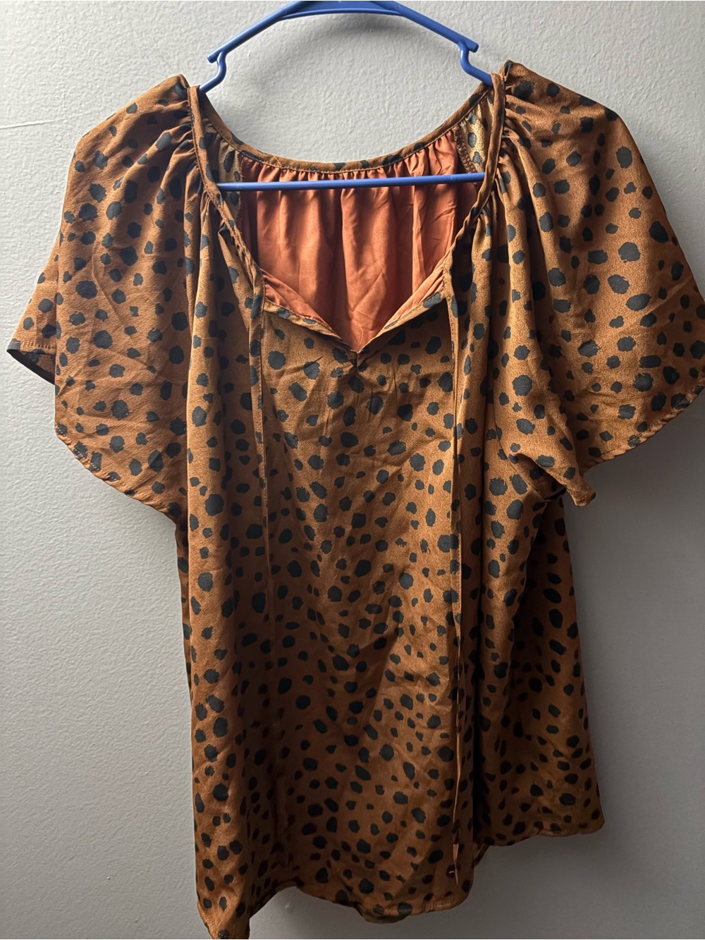 Rusty Brown & Black Spotted Flutter Sleeve Blouse
